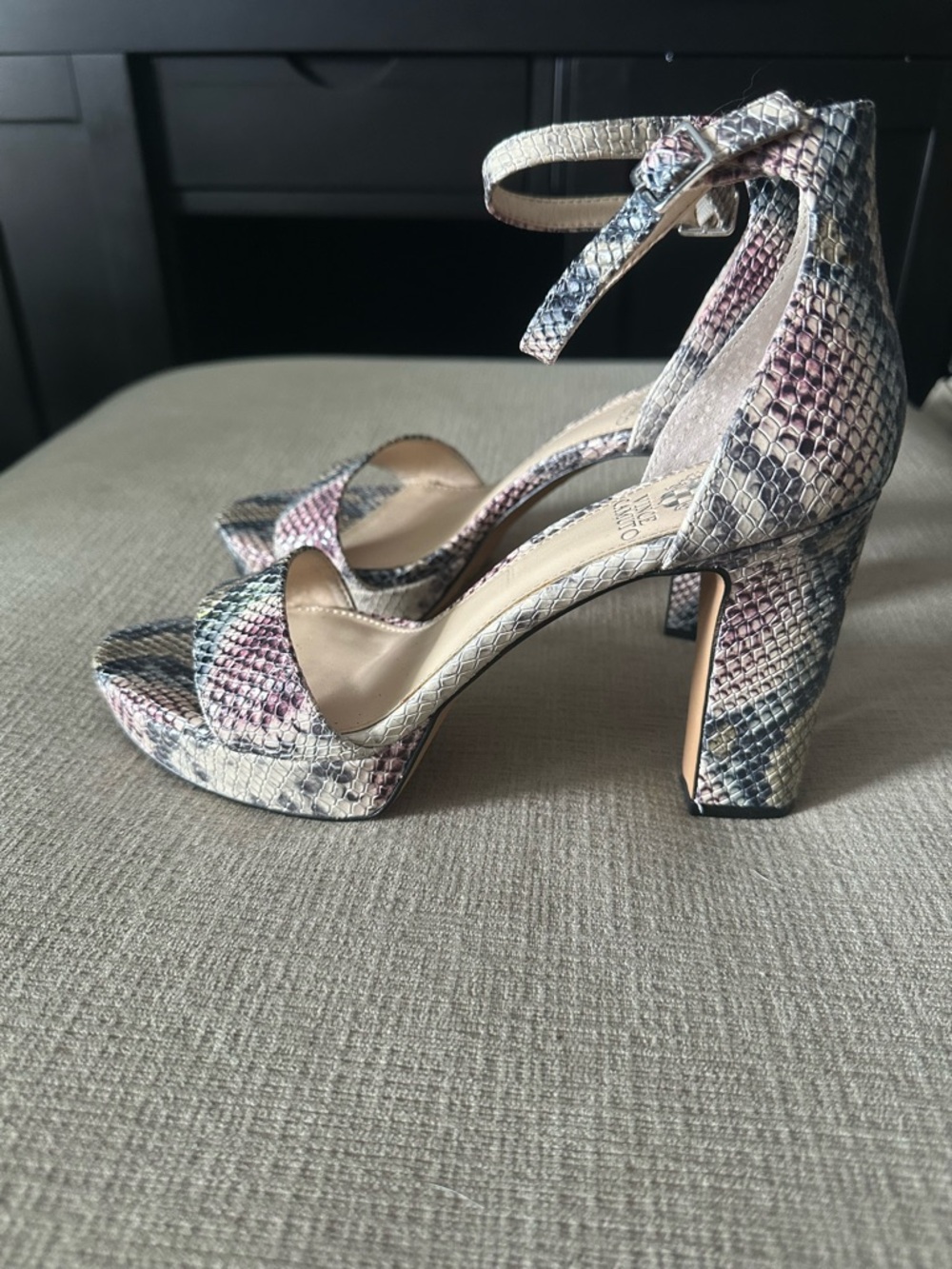 Vince Camuto Sathina Heels - Picture 3 of 5